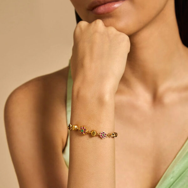 BRACELET